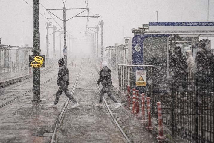 İstanbulda yeni yıla beyaz başlangıç İlk kar manzaraları geldi