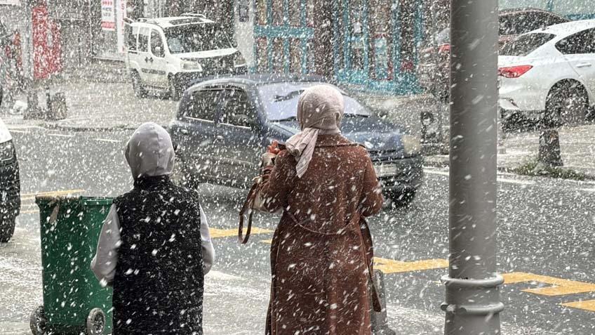İstanbulda yeni yıla beyaz başlangıç İlk kar manzaraları geldi