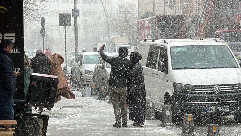 İstanbulda yeni yıla beyaz başlangıç İlk kar manzaraları geldi