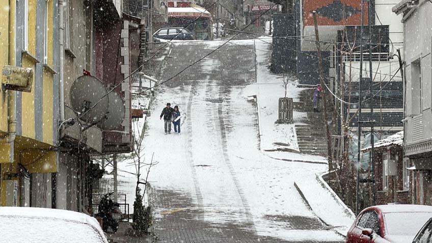 İstanbulda yeni yıla beyaz başlangıç İlk kar manzaraları geldi