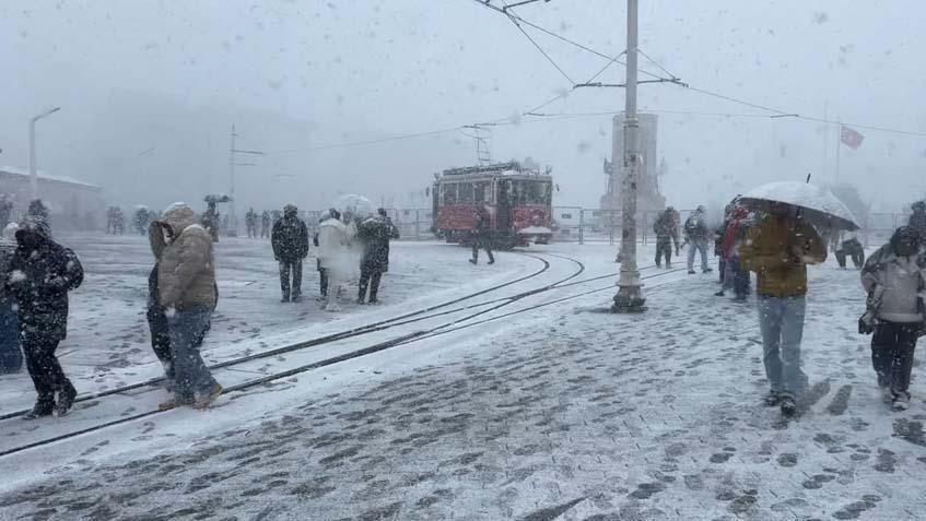 İstanbulda yeni yıla beyaz başlangıç İlk kar manzaraları geldi