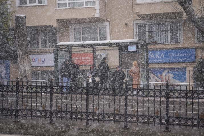 İstanbulda yeni yıla beyaz başlangıç İlk kar manzaraları geldi