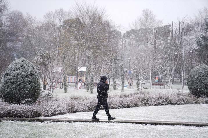 İstanbulda yeni yıla beyaz başlangıç İlk kar manzaraları geldi