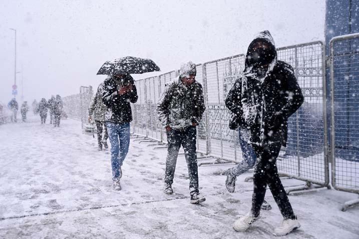 İstanbulda yeni yıla beyaz başlangıç İlk kar manzaraları geldi