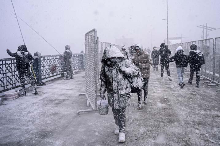 İstanbulda yeni yıla beyaz başlangıç İlk kar manzaraları geldi