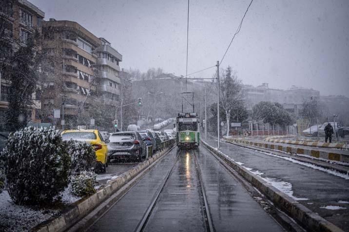 İstanbulda yeni yıla beyaz başlangıç İlk kar manzaraları geldi