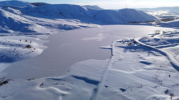 Yıldız Göleti tamamen dondu