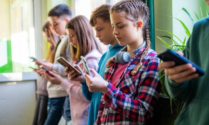 15 YAŞINDAN KÜÇÜKLERE SOSYAL MEDYA YASAK MI, NE ZAMAN YASAKLANIYOR