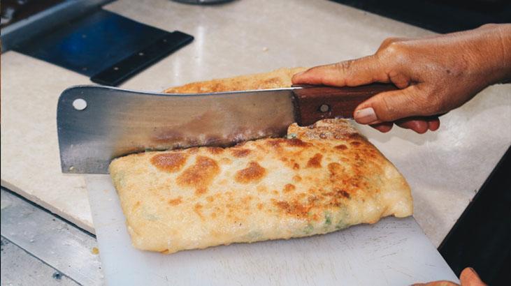 Krepten olur mu demeyin: Yufkasız börek sevenler yaşadı Tavada şipşak pişiyor, nefis Krepten olur mu demeyin: Yufkasız börek sevenler yaşadı Tavada şipşak pişiyor, nefis