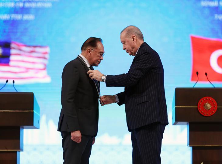 Cumhurbaşkanı Erdoğan, Malezya Başbakanı İbrahime Cumhuriyet Nişanı tevcih etti
