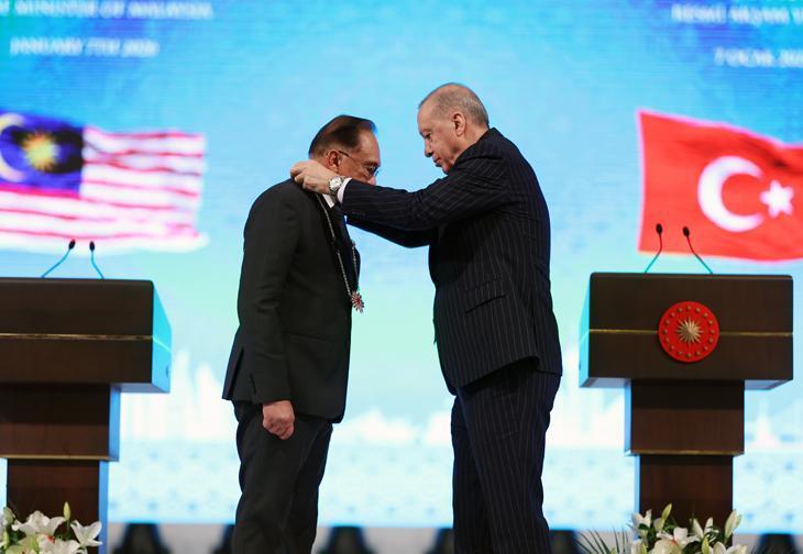 Cumhurbaşkanı Erdoğan, Malezya Başbakanı İbrahime Cumhuriyet Nişanı tevcih etti