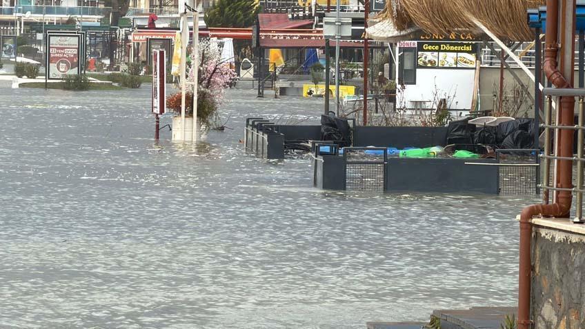 Kentlerden korkutan manzaralar geliyor Okulda cam kırıldı, çok sayıda öğrenci yaralandı