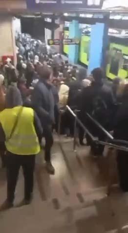 TELLERE TAKILAN POŞET, BURSADA BİNLERCE KİŞİYİ YOLDA BIRAKTI