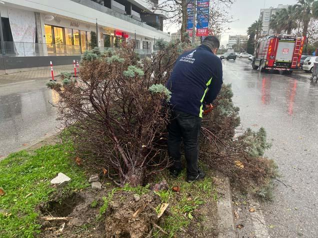 Kentlerden korkutan manzaralar geliyor Okulda cam kırıldı, çok sayıda öğrenci yaralandı