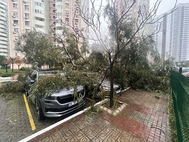 Kentlerden korkutan manzaralar geliyor Okulda cam kırıldı, çok sayıda öğrenci yaralandı
