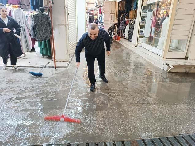 TARİHİ KEMERALTI ÇARŞISINI SU BASTI