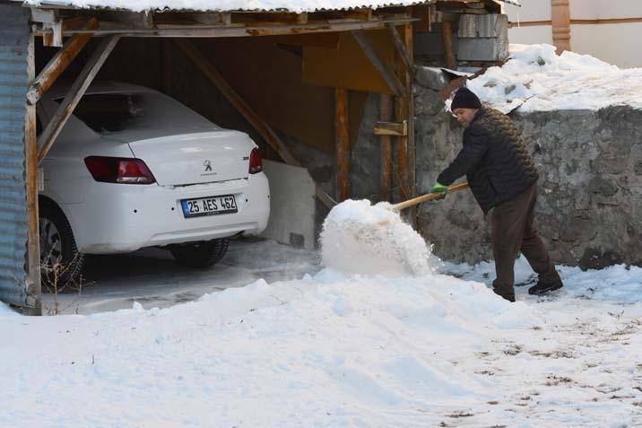 Sıcaklık eksi 21,8 derece Her şey dondu, metrelerce uzunlukta buz sarkıtları oluştu
