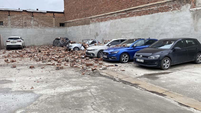 Kentlerden korkutan manzaralar geliyor Okulda cam kırıldı, çok sayıda öğrenci yaralandı