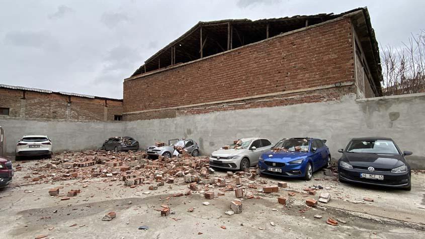 Kentlerden korkutan manzaralar geliyor Okulda cam kırıldı, çok sayıda öğrenci yaralandı