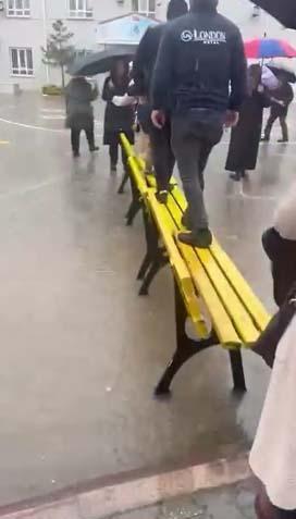 Kentlerden korkutan manzaralar geliyor Okulda cam kırıldı, çok sayıda öğrenci yaralandı