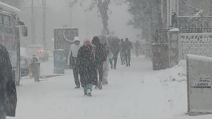 405 YERLEŞİM YERİNİN YOLU KAPANDI 405 YERLEŞİM YERİNİN YOLU KAPANDI