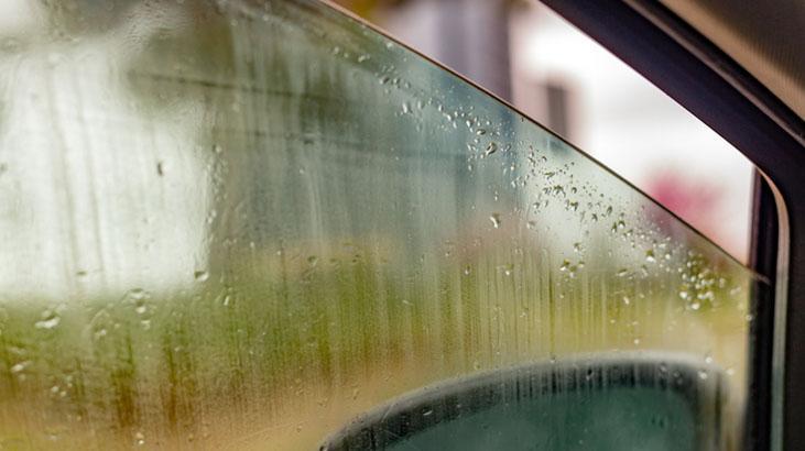 Ne silecek ne bez... Arabanın camına sürün, buğu çilesini bitiriyor