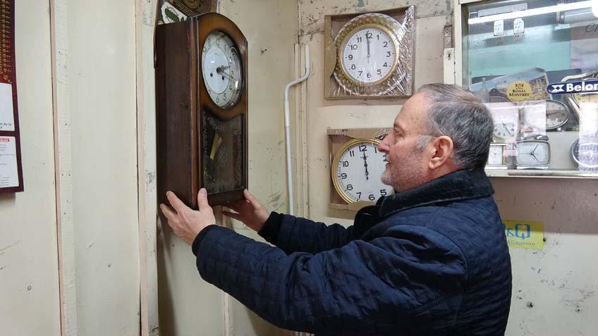 Çırak olarak başladı, 50 yıldır bu işi yapıyor ‘Telefonlar çıktı meslek cazibesini kaybetti, kimse çalışmıyor’