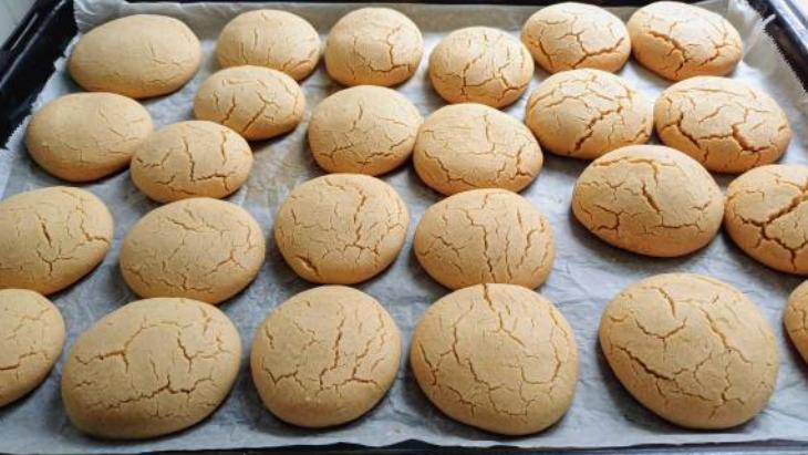 Bu kurabiye ağızda dağılıyor Sırrı unundaymış: 17 dakikada pişiyor, fırından çıkana dokunmayın