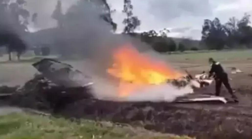 Dünyaca ünlü şarkıcı uçak kazasında hayatını kaybetti Son paylaşımı gündem oldu