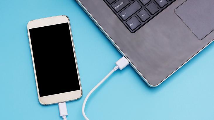 Hem pil ömrünü hem donanımı öldüren alışkanlık Üstelik verileriniz de risk altında Hem pil ömrünü hem donanımı öldüren alışkanlık Üstelik verileriniz de risk altında