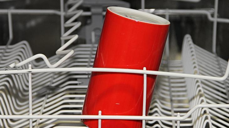 Her evde aynısı yapılıyor Bulaşıkları yıkamadan önce hazırlayın, makine tıkanmıyor Her evde aynısı yapılıyor Bulaşıkları yıkamadan önce hazırlayın, makine tıkanmıyor