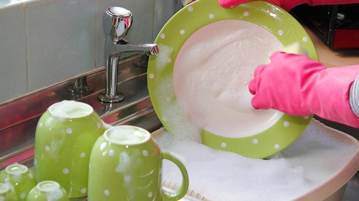 Her evde aynısı yapılıyor Bulaşıkları yıkamadan önce hazırlayın, makine tıkanmıyor Her evde aynısı yapılıyor Bulaşıkları yıkamadan önce hazırlayın, makine tıkanmıyor