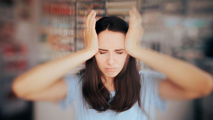 Auralı migren, baş ağrısından önce görülen belirtilerle ortaya çıkar