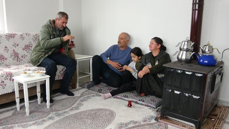 2 bin kişi evleri boşaltıp gitti, geride bir aile kaldı İşte tek evin sırrı