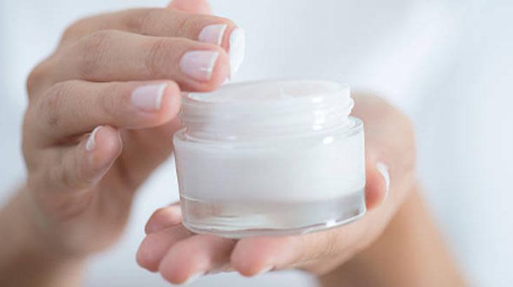 Kışın çatlayan elleri pamuk gibi yapıyor 1 kaşıkta yumuşacık