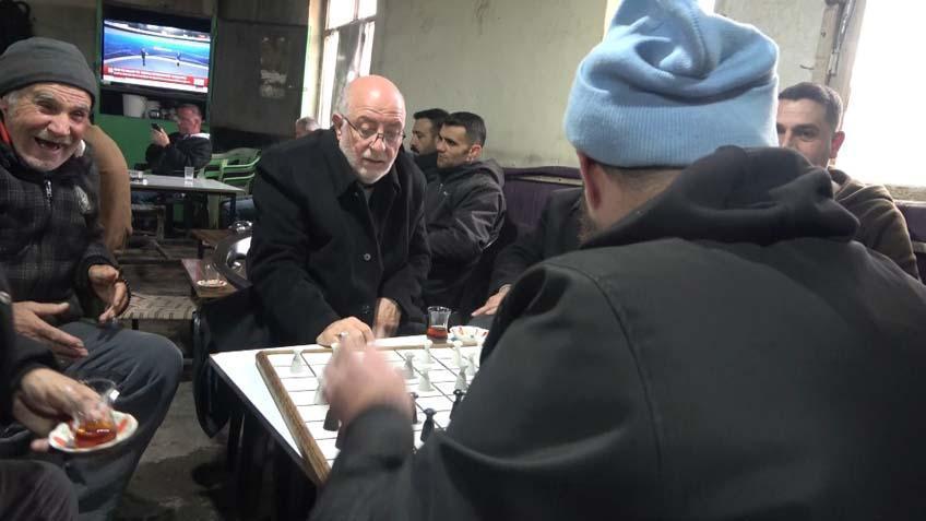 Odun ateşi, 5 lira çay ve yıllardır değişmeyen kural: ‘40 yıldır bu işi yapıyorum’