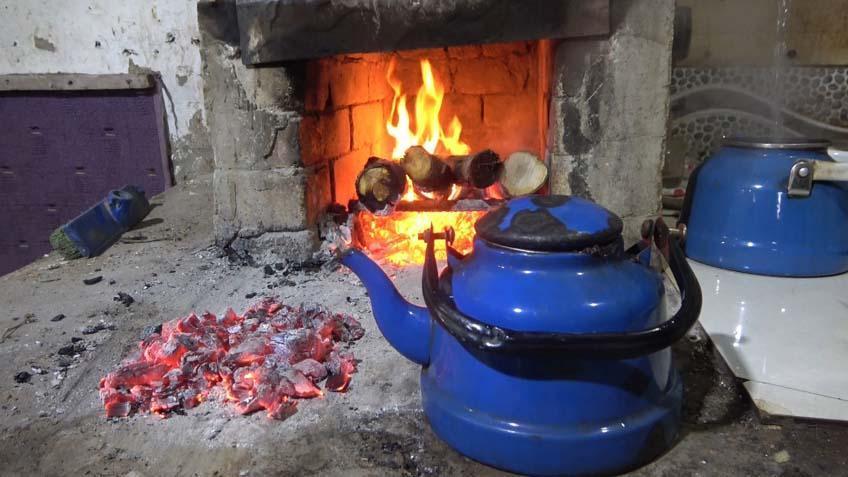 Odun ateşi, 5 lira çay ve yıllardır değişmeyen kural: ‘40 yıldır bu işi yapıyorum’