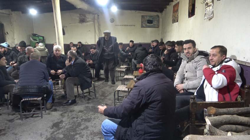 “ÇAYIMIZ 5 TL BİZİM KAHVEMİZDE SATRANÇ VE DAMA OYNANIR”