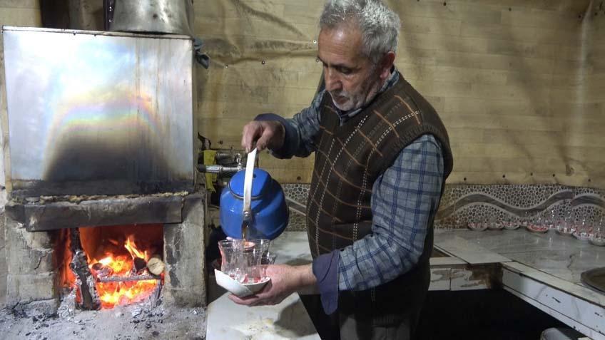 Odun ateşi, 5 lira çay ve yıllardır değişmeyen kural: ‘40 yıldır bu işi yapıyorum’