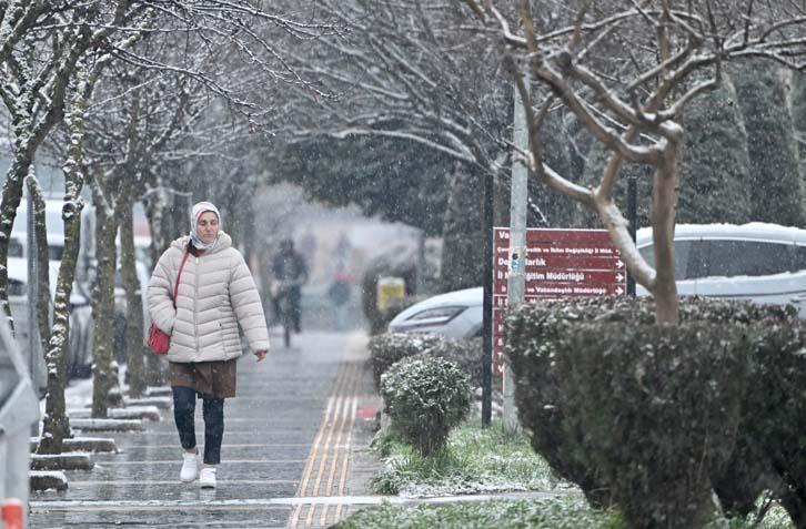 ESKİŞEHİRDE KAR YAĞIŞI ETKİLİ OLDU