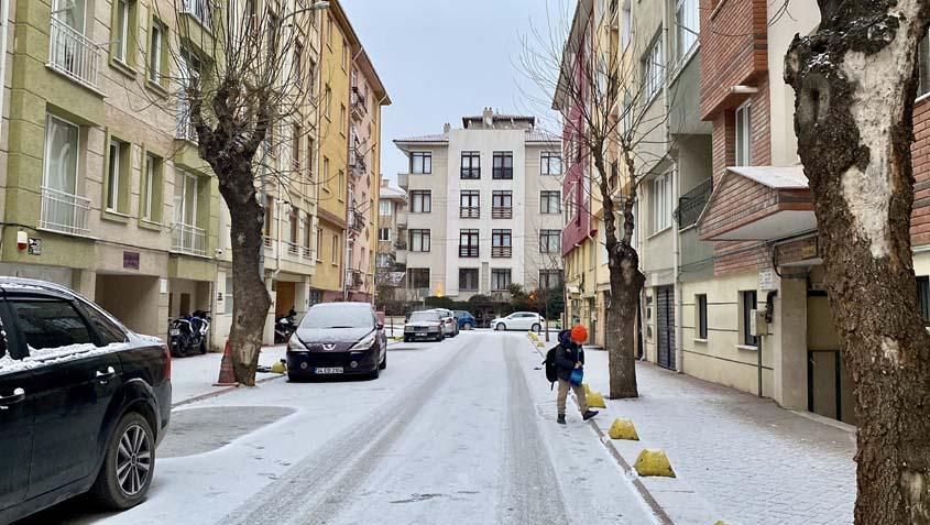 Kar kalınlığı 2 metreyi aştı 15 yıldır böyle bir kar yağışı da görmemiştik
