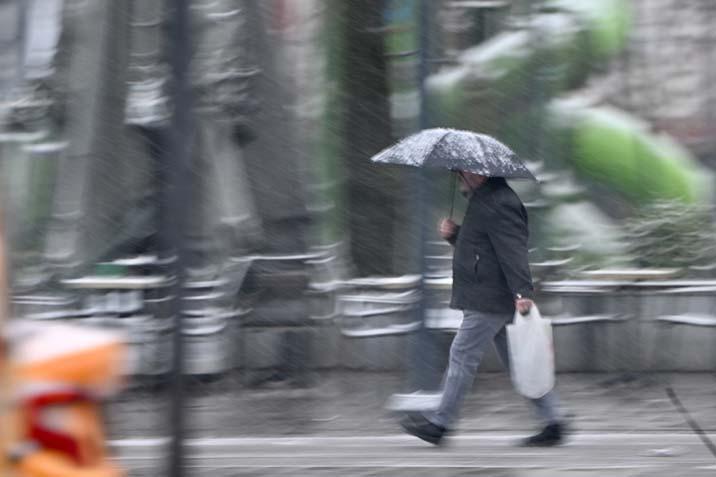 Kar kalınlığı 2 metreyi aştı 15 yıldır böyle bir kar yağışı da görmemiştik