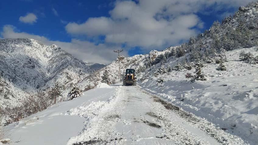 Kar kalınlığı 2 metreyi aştı 15 yıldır böyle bir kar yağışı da görmemiştik