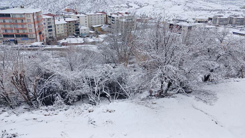 Kar kalınlığı 2 metreyi aştı 15 yıldır böyle bir kar yağışı da görmemiştik