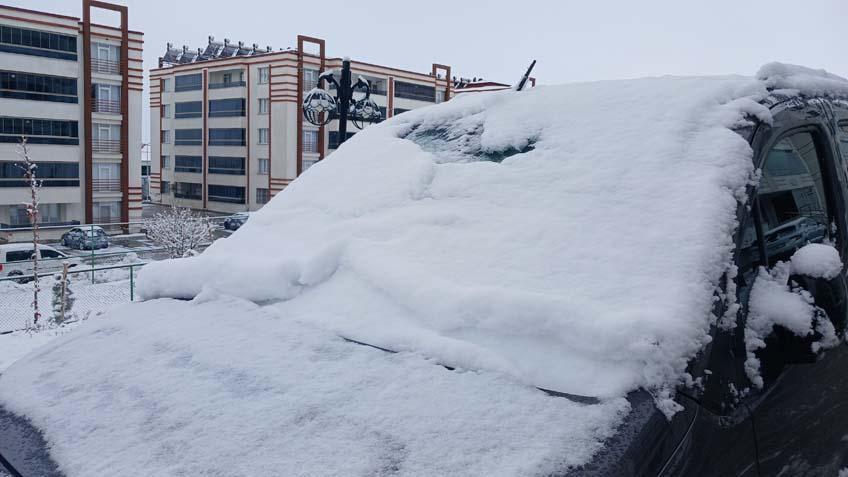 Kar kalınlığı 2 metreyi aştı 15 yıldır böyle bir kar yağışı da görmemiştik