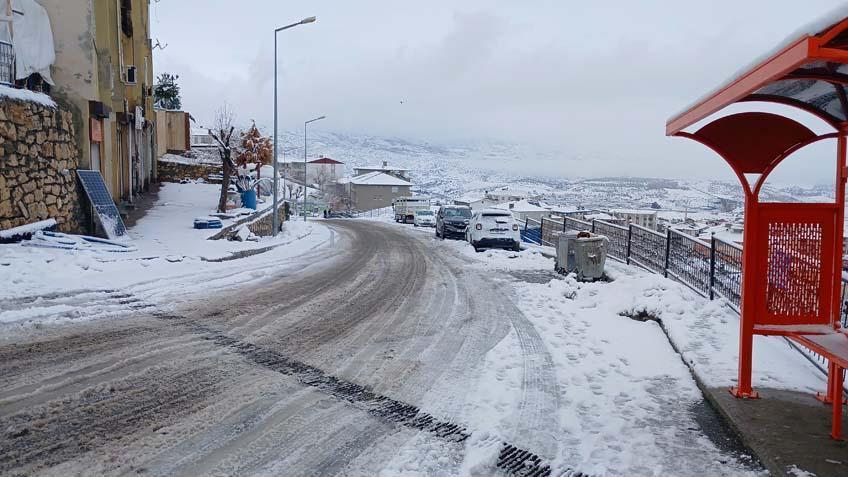 Kar kalınlığı 2 metreyi aştı 15 yıldır böyle bir kar yağışı da görmemiştik