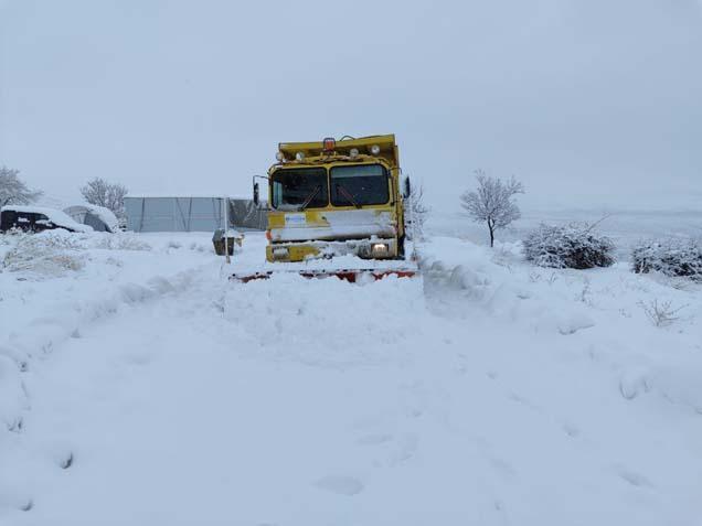 Kar kalınlığı 2 metreyi aştı 15 yıldır böyle bir kar yağışı da görmemiştik