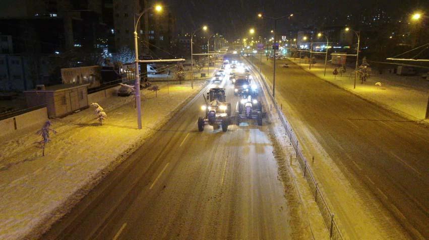 KAR KALINLIĞI BİR METREYİ AŞTI