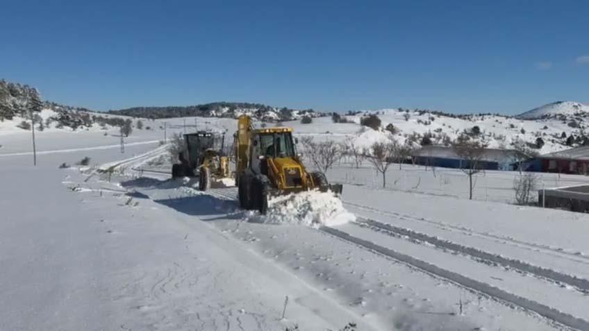 AMASYA’DA 12 KÖY YOLU KARDAN KAPALI