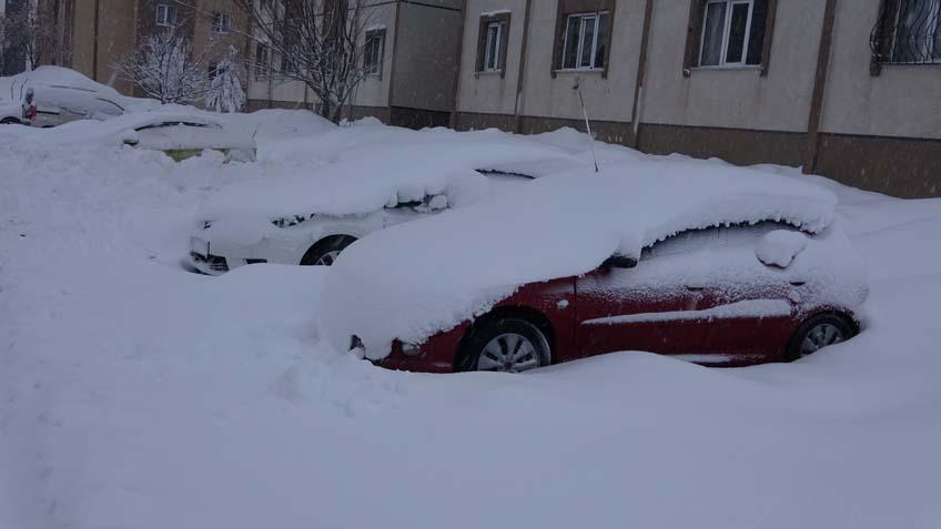 Kar kalınlığı 2 metreyi aştı 15 yıldır böyle bir kar yağışı da görmemiştik